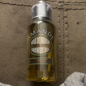 L'OCCITANE Amande Shower Oil /.5oz brand new never opened make an offer!